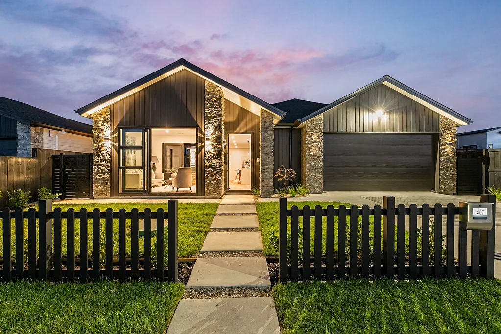 Milldale 4غرفة نوم Built for Family Life — Dual Master Suite Design