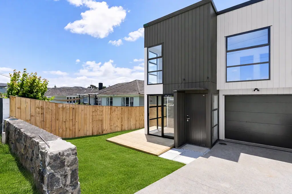 Near New Corner Townhouse - Fully Fenced with Exceptional Indoor/Outdoor Flow