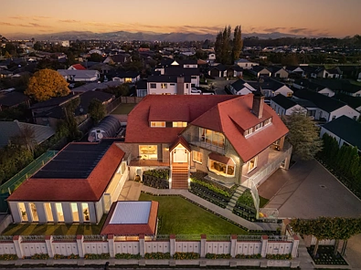 Burwood 5房  Where Lifestyle Takes Centre Stage.