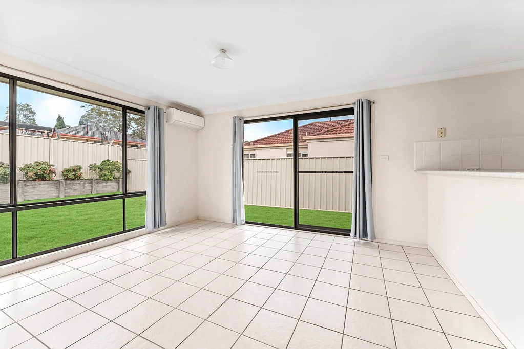 Charming Family Retreat in Prime Quakers Hill Location – Walk to Train Station!