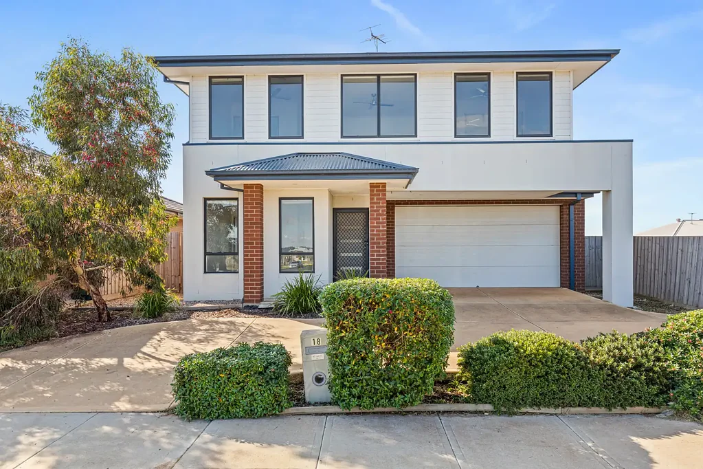 Luxury family home with two master bedrooms on two levels