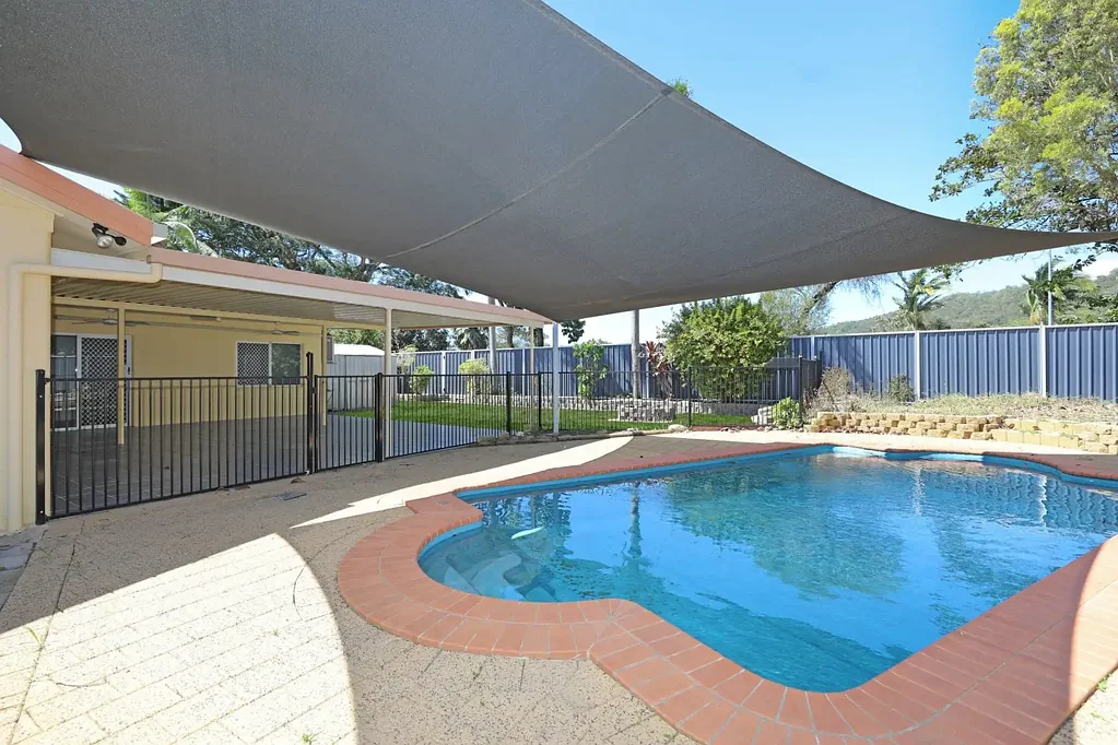 Family Entertainer - Fifth bedroom or Rumpus - Full AC - Solar - Huge Patio - Pool