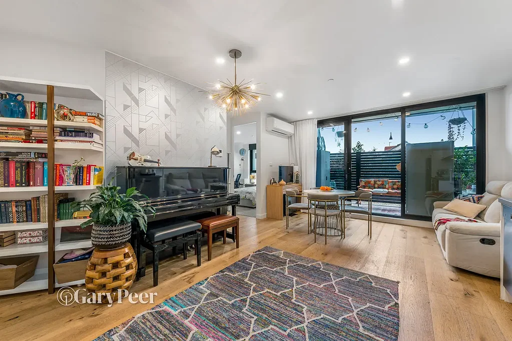 Glen Huntly 2房 Glen Huntly 中心区域的时尚现代生活 Stylish, contemporary living in the heart of Glen Huntly