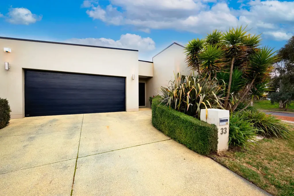 Executive Home Close To Town Centre