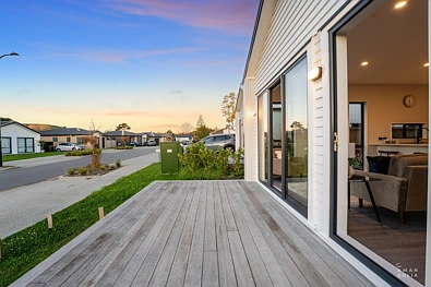 Helensville 3બેડરૂમ Sun-Drenched Stand Alone Home | Space & Style