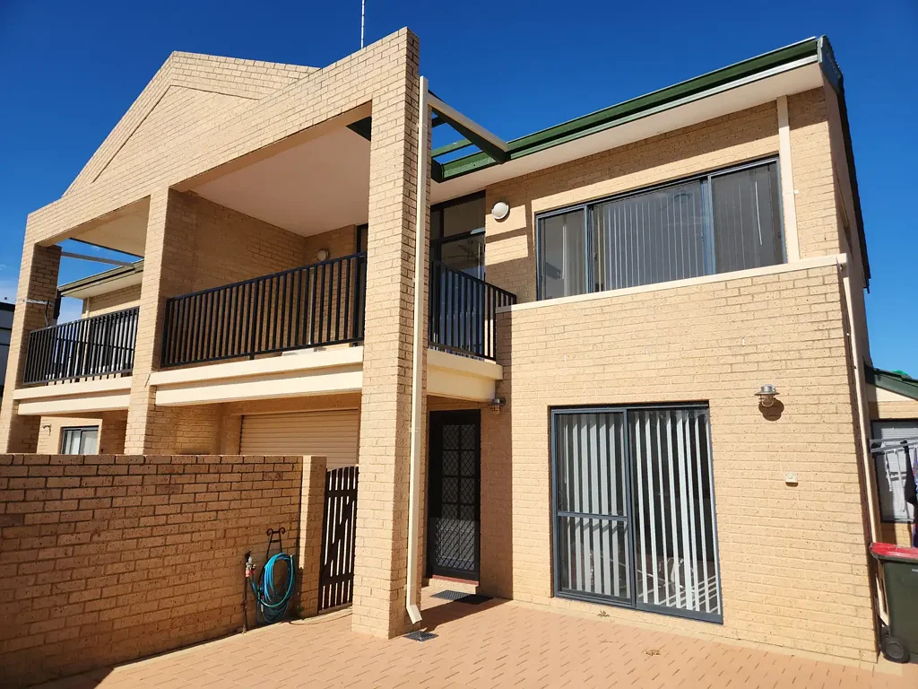 Rockingham 4침실 Between the Jetties, 180m to the Sand, Double Brick, Double Story, Small Strata of 4 Palm Beach Rockingham 2-storey Townnhouse CODE:68676