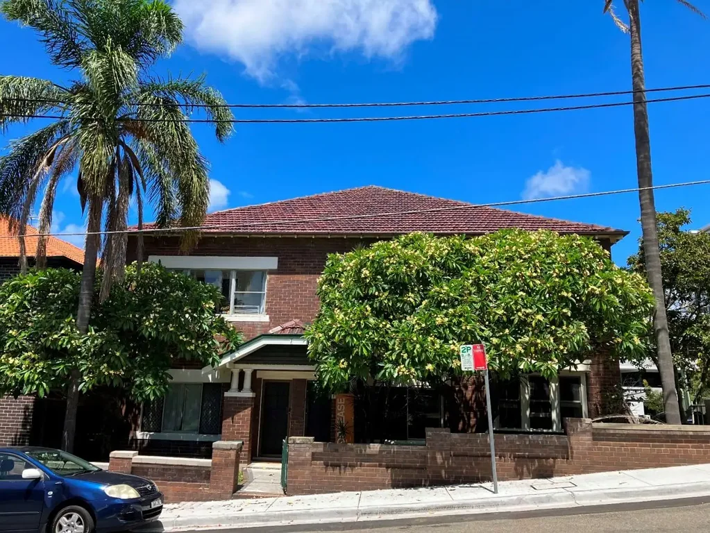 RANDWICK CENTRAL - Enormous Art Deco Style 3 bedroom apartment