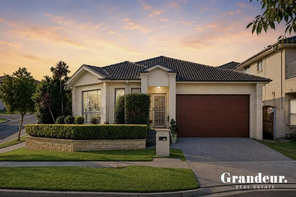 Middleton Grange 4房 家庭友好街道 4卧宽敞套房 主卧带衣帽间和私卫 开放式明厨 室内外无缝连接 双车库内设入口 静谧便利角落地块 Family Living on a Corner Block
