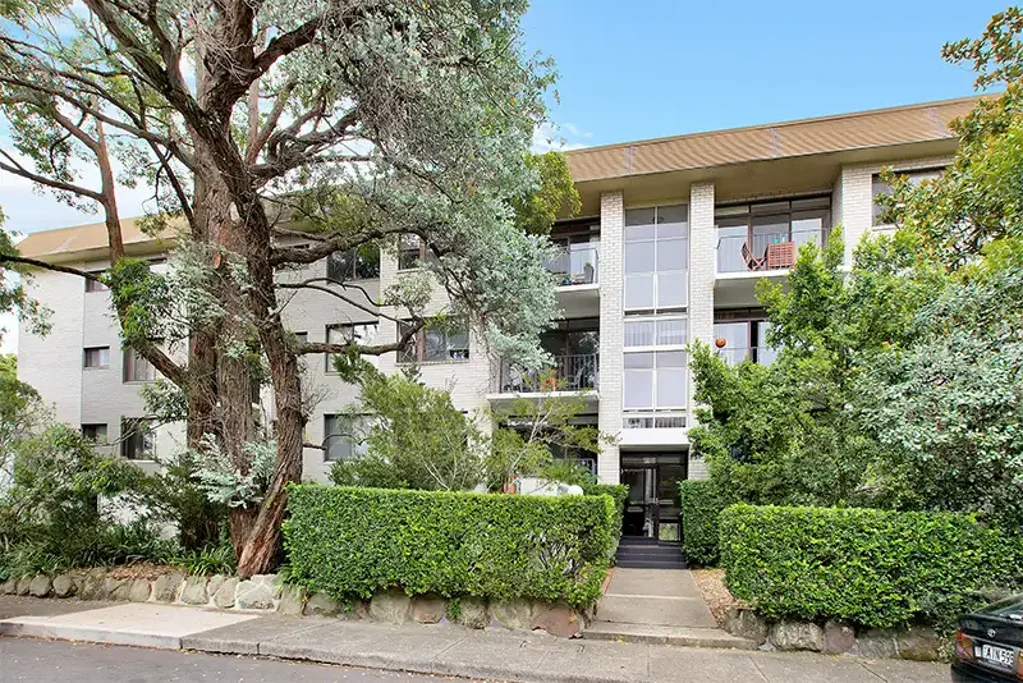 Spacious 2 bedroom apartment with complex pool and parking
