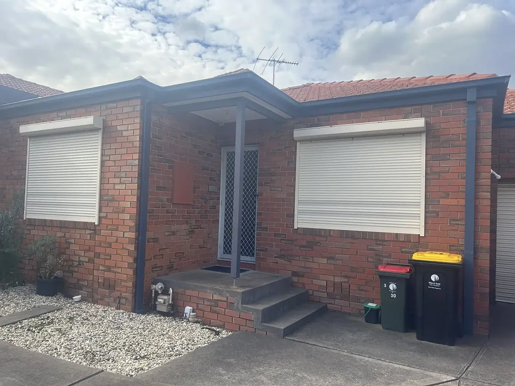 Charming 2 Bedroom Unit