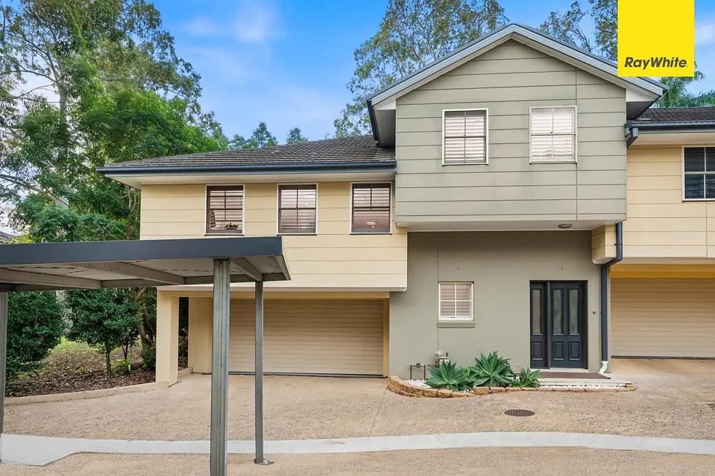 Castle Hill 3chambre Peaceful Rear Position with large sunny backyard access to Coolibah Street Reserve