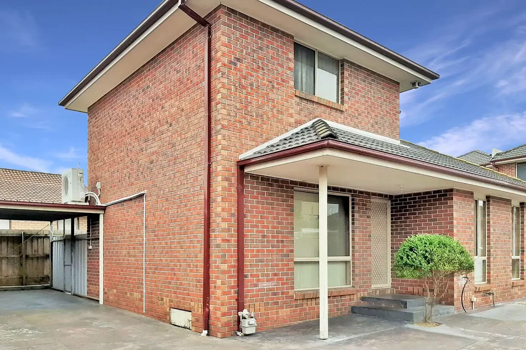Spacious two-storey townhouse in Excellent Location