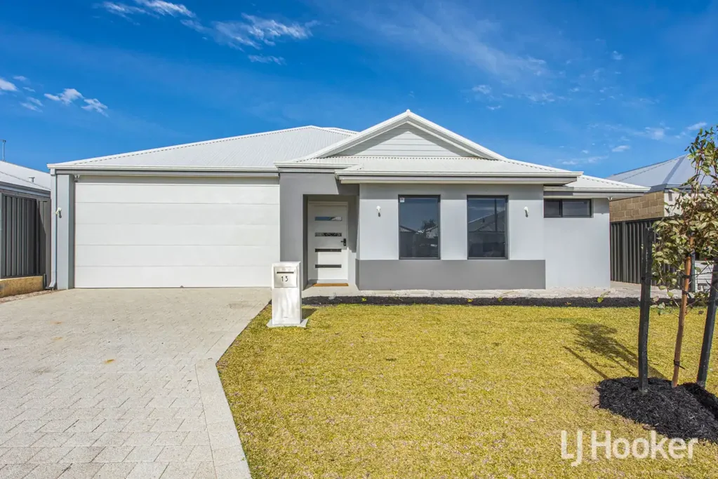 Madora Bay 4房  Luxury Family Living with the Ultimate Mechanic�s Workshop in Sought After Mador