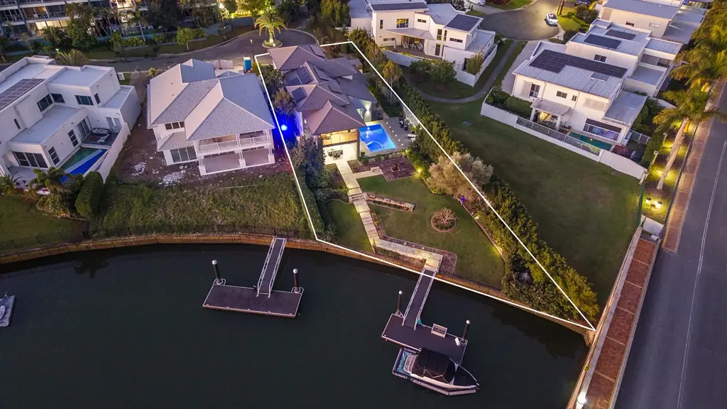 Hope Island 5房  Resort-Style Waterfront Luxury in Hope Island Resort | Owners Have Committed Elsewhere - Must Be Sold!