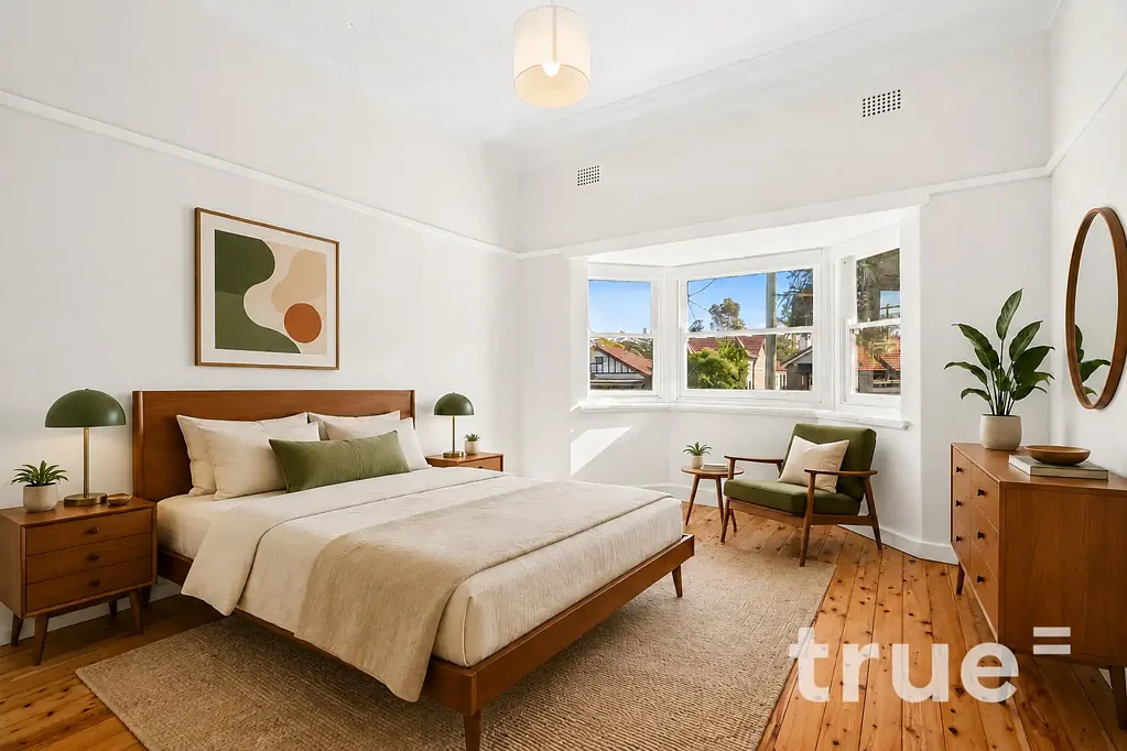 CHARMING HOME IN TREE-LINED STREET