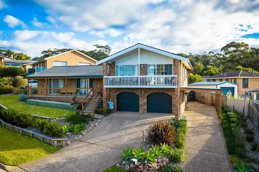 Tathra 5 Bedroom SOLID BRICK FAMILY HAVEN WITH BREATHTAKING VIEWS