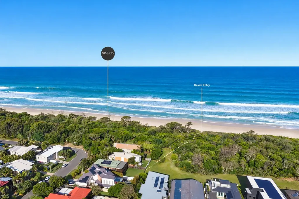 DIRECT BEACH ACCESS – RELAXED COASTAL LIVING IN AN EXCEPTIONAL LOCATION