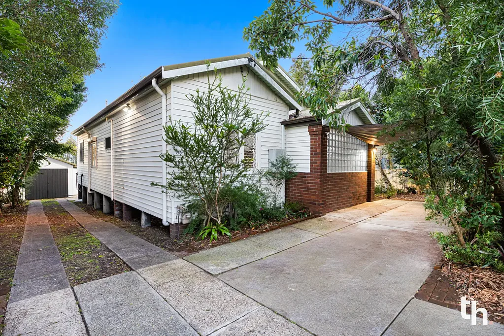 Wallsend 3غرفة نوم Classic Three-Bedder with Updates Where it Counts