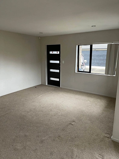 Extremely Low Maintenance & Handy Location