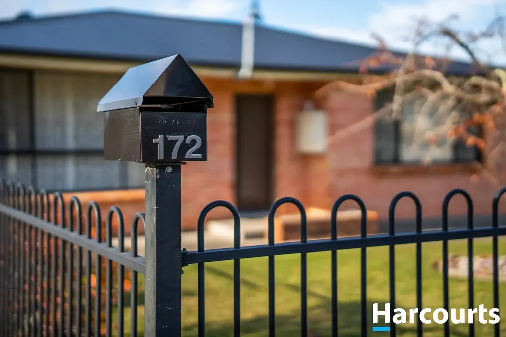 Beaconsfield 2房  Charming Cottage with Development Potential in the Heart of Beaconsfield