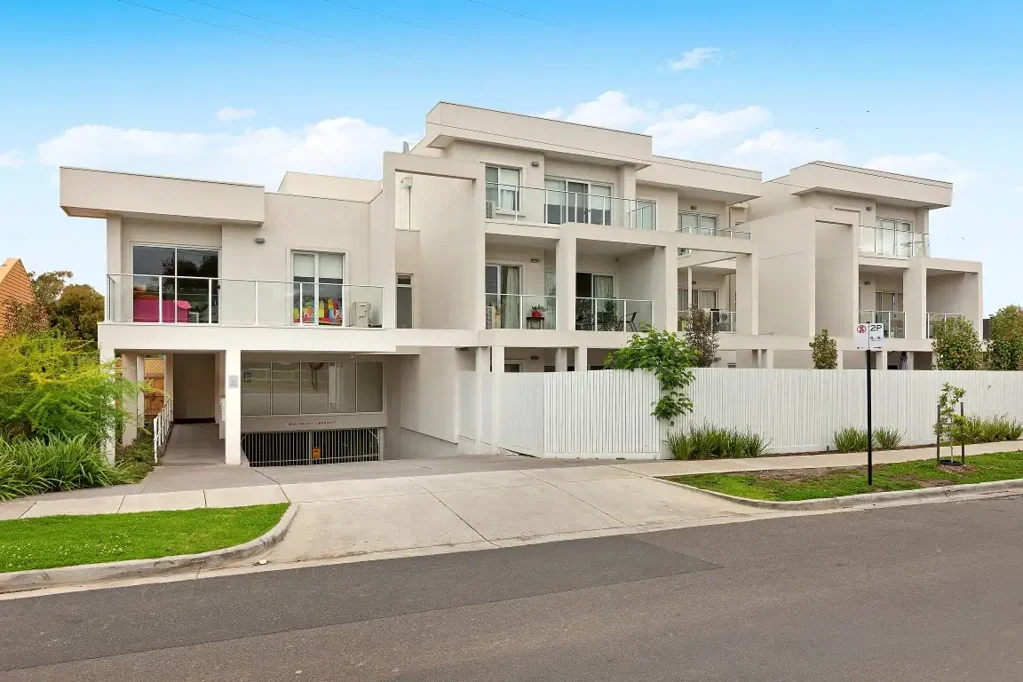 A FANTASTIC APARTMENT IN THE HEART OF CLAYTON!