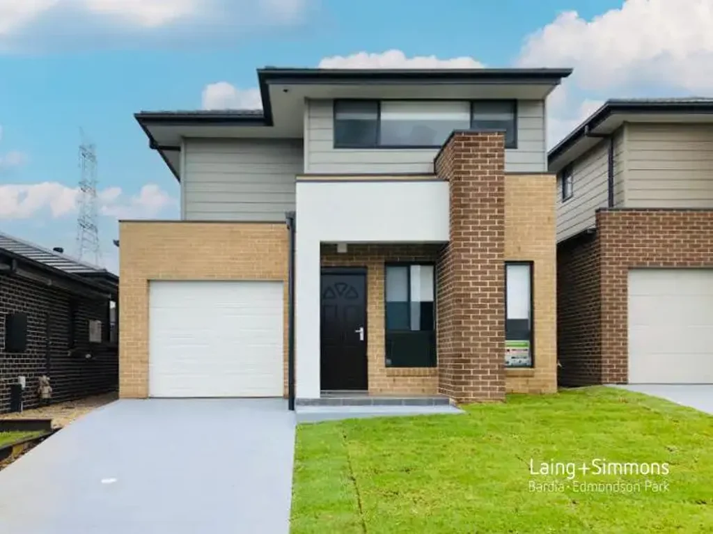 Modern 5-Bedroom Family Home in Prime Location