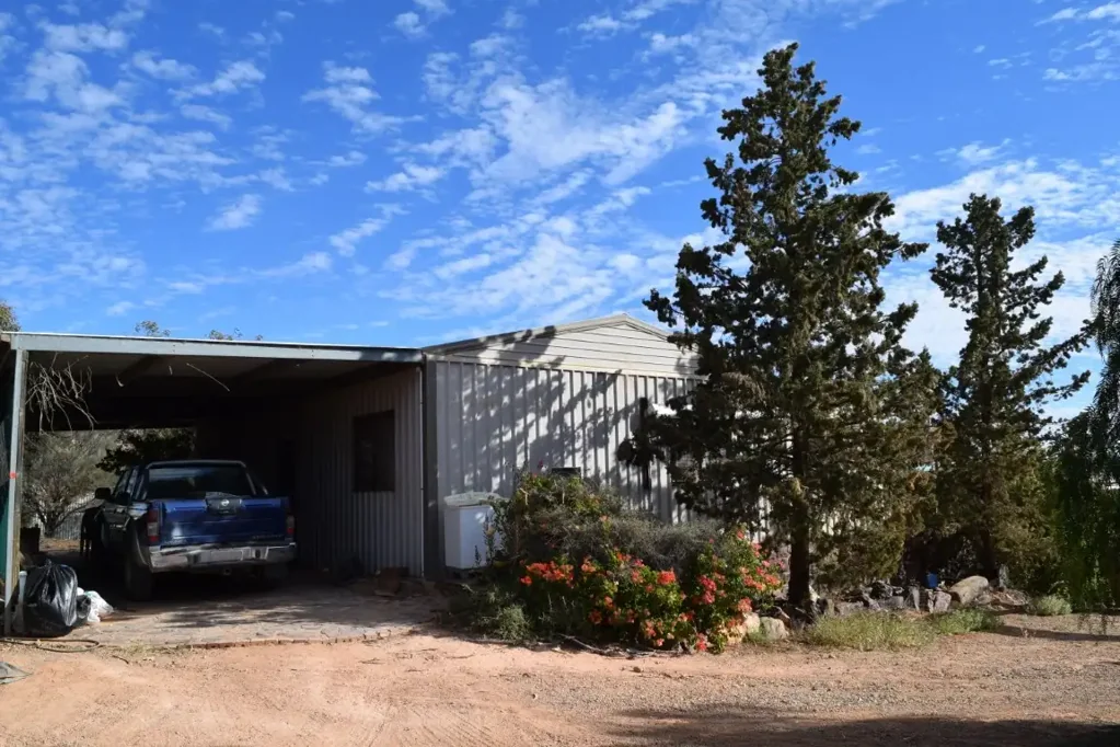 Coober Pedy 2房  Two-bedroom above ground house with homemade moonstone fireplace