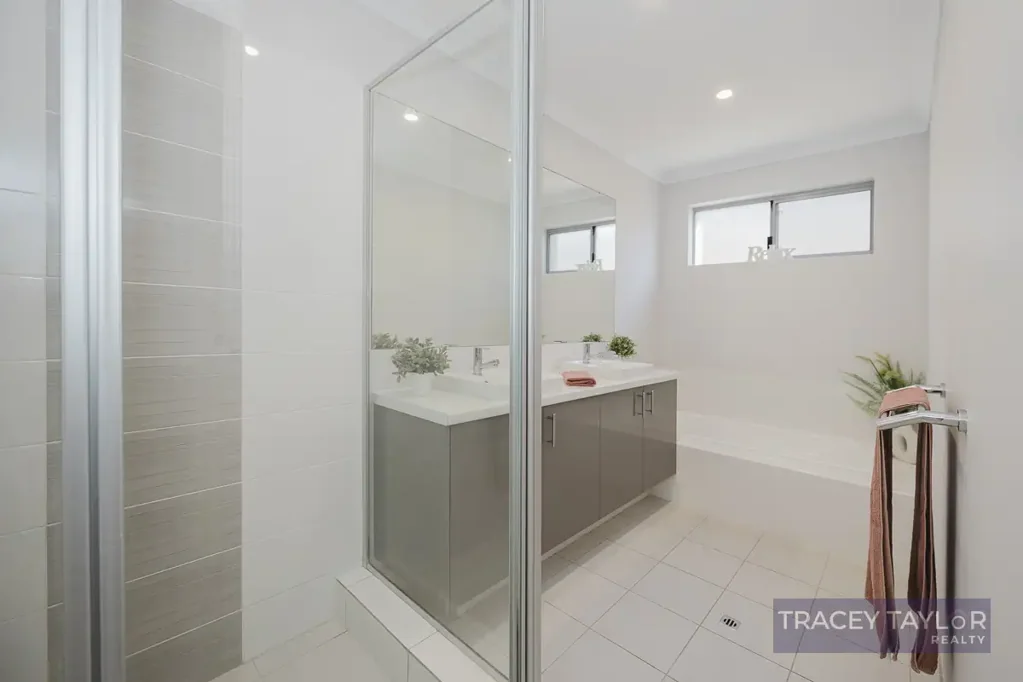 Clarkson 3ห้องนอน Corner Block - King Bedrooms - Move-In Ready