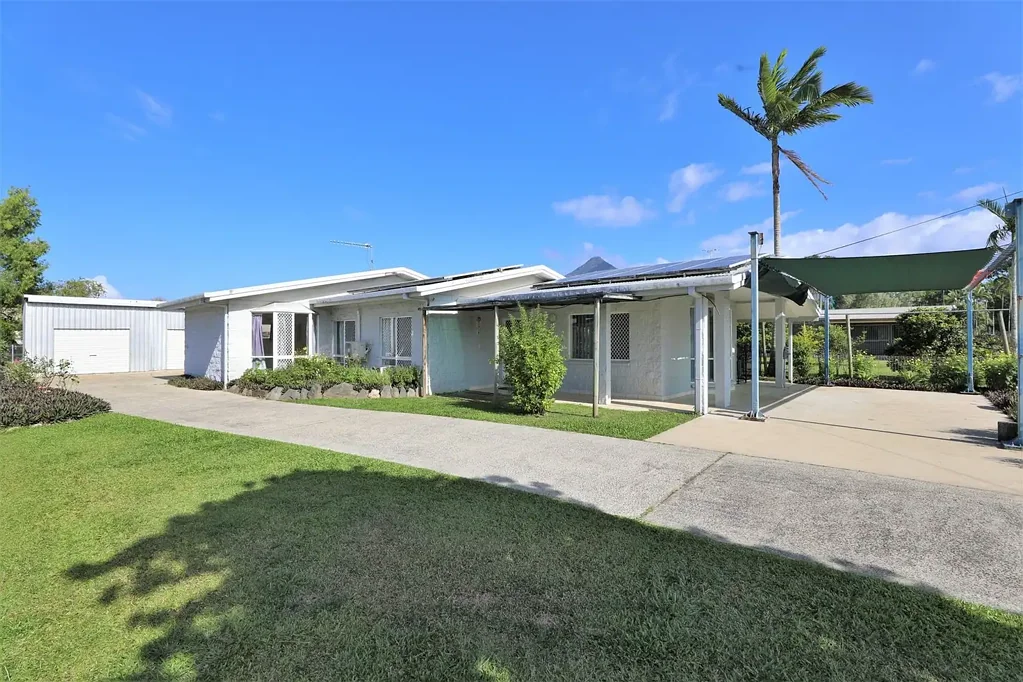 Gordonvale 3બેડરૂમ TWO BIG SHEDS, 800M2 LAND AND FULLY AIR-CONDITIONED