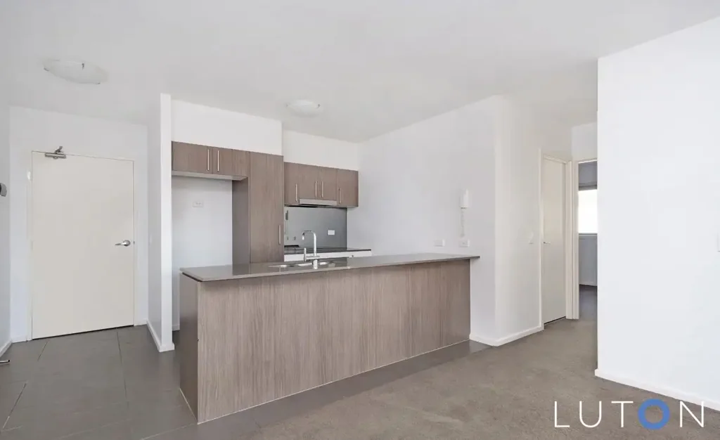 Beautifully Presented Open Style Apartment in Wright