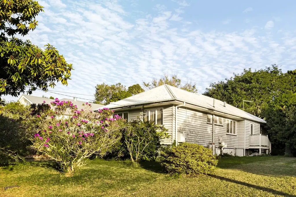 Kedron 3房 653平米平地 北向朝向 热门家庭区 毗邻公园 游乐场对面 Post War Family home on 653m2 - Opposite Bennelong Park