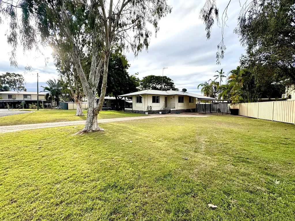 Moranbah 3 Bedroom STYLE MEET SUSTAINABILITY: RENOVATED HOME WITH SOLAR!