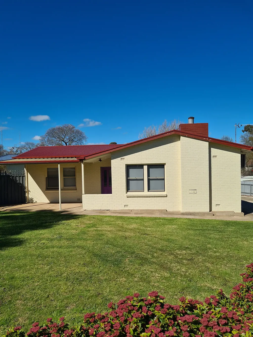 Neat 3 bedroom home with modern fixtures
