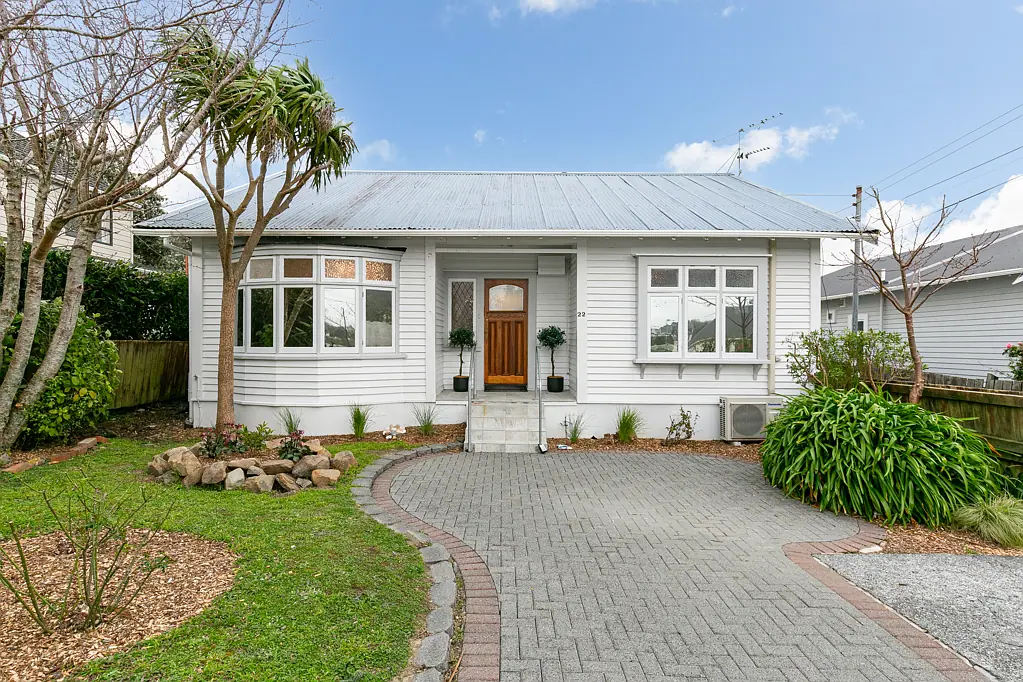 Karori 2Kwarto ESTATE SALE PACKED WITH POTENTIAL!  2-3 BRMS