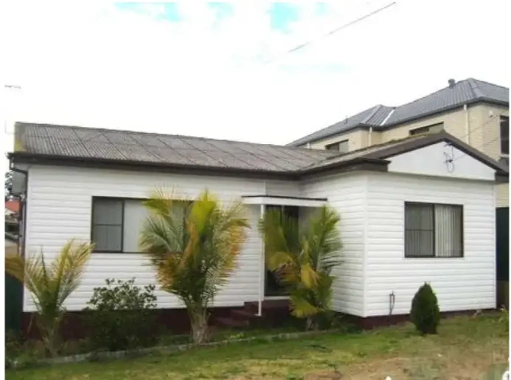 Neat & Comfortable 3-Bedroom Home with Spacious Backyard