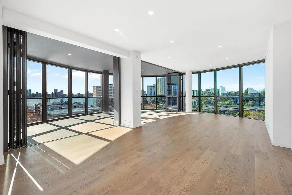 Brand new FULLY FURNISHED & Equipped Luxurious modern 3 bedrooms + study apartment