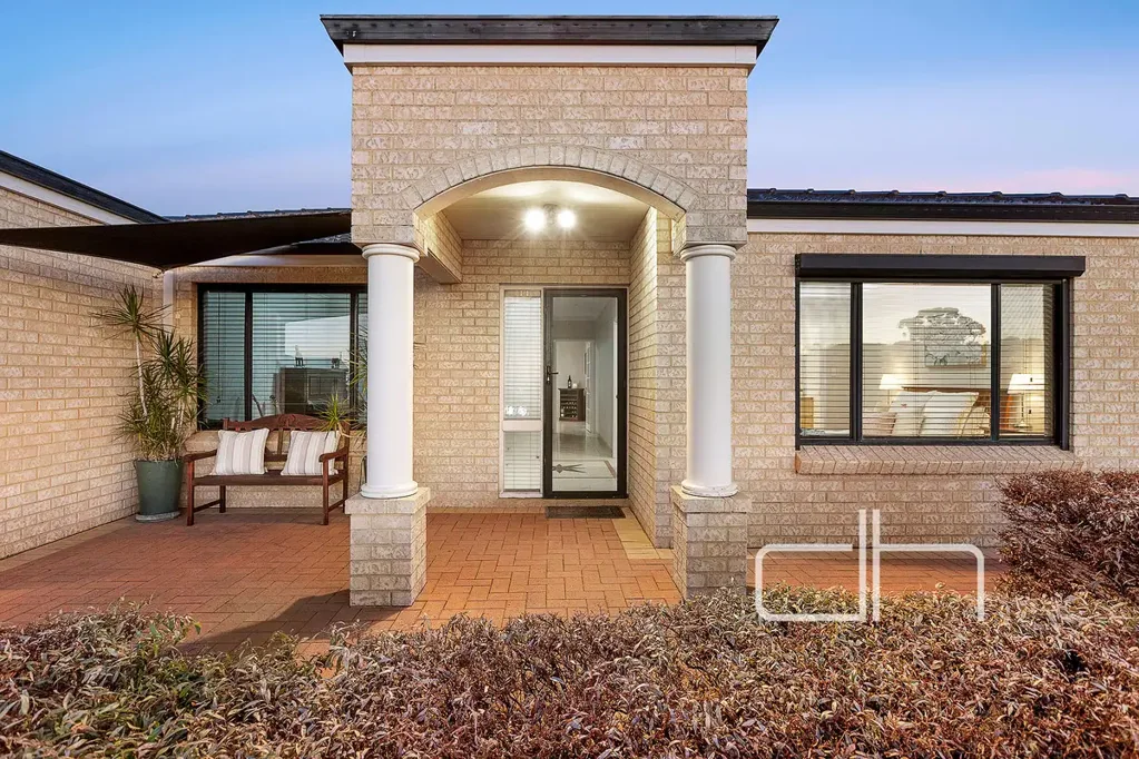 8 Meadowbank Way, Landsdale, WA 6065