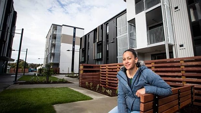 住房危机兵临城下，这种房屋的建设反而被迫暂停？