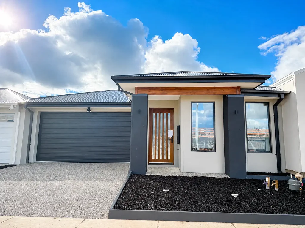 Brand New Family Home for Lease in the Heart of Tarneit