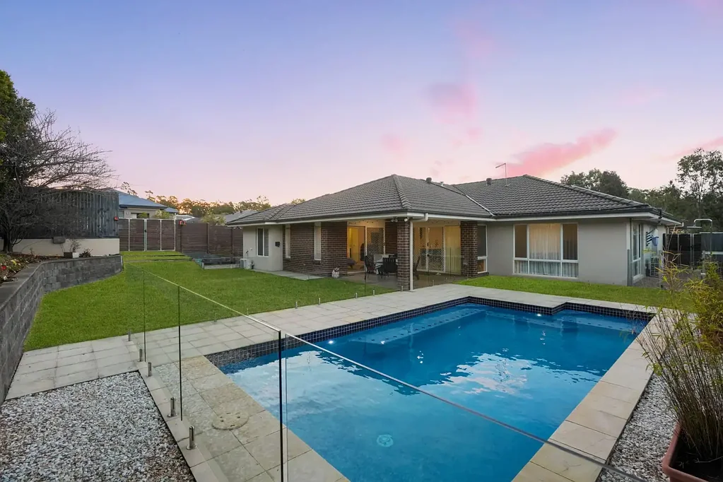 Augustine Heights 3Zimmer Resort-Style Family Living with Exceptional Attention to Detail!