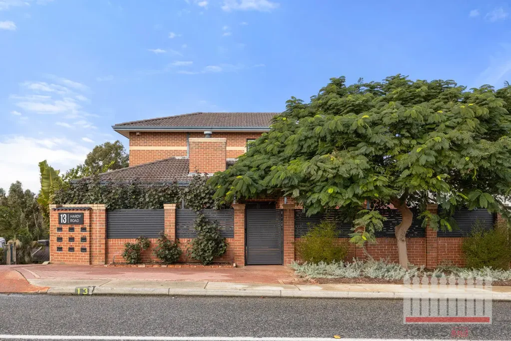 Bassendean 4 Bedroom Sophisticated, Tree-Top Retreat in the Heart of Bassendean
