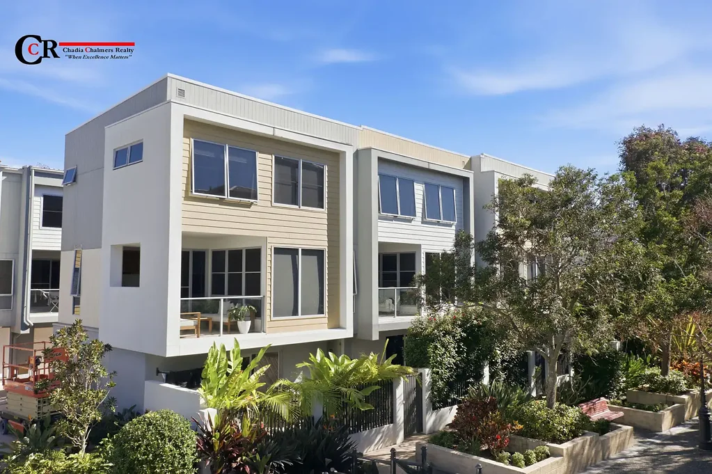 Carrara 2房  Great Investment or First Home – Beautifully Presented Townhouse in Exclusive Hilltop Residences