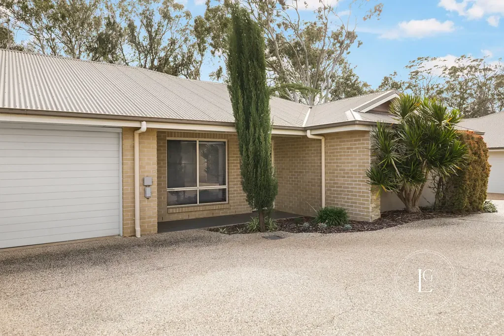 Modern Villa with Parkland Views in Quiet Kleinton Setting