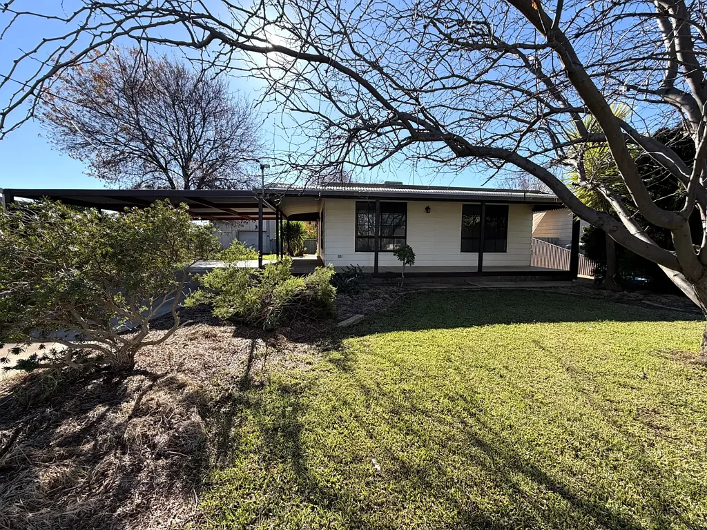 Darlington Point 4Zimmer Freshly Updated Family Home with Shed & Secure Yard
