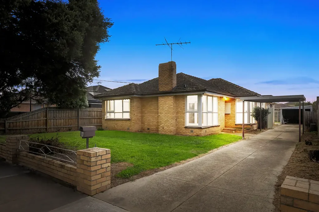 Lalor 4ห้องนอน Potential Plus on 688m2 (Approx.) in the Heart of Lalor - Reserve $820,000