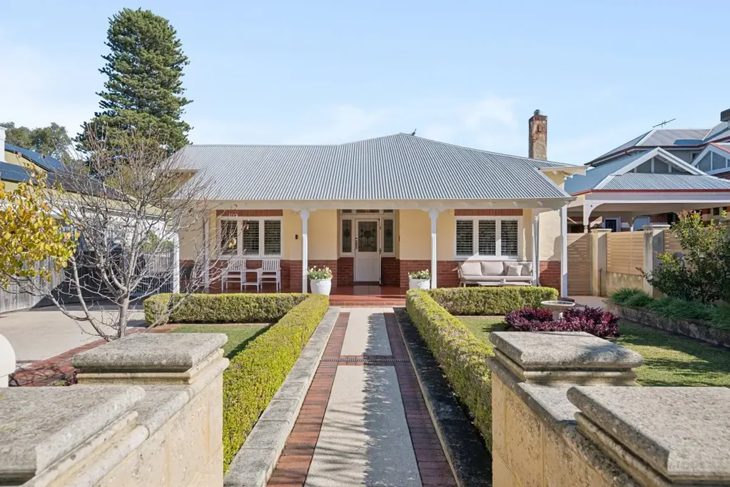 East Fremantle 3房  Where Heritage Meets Contemporary Family Living