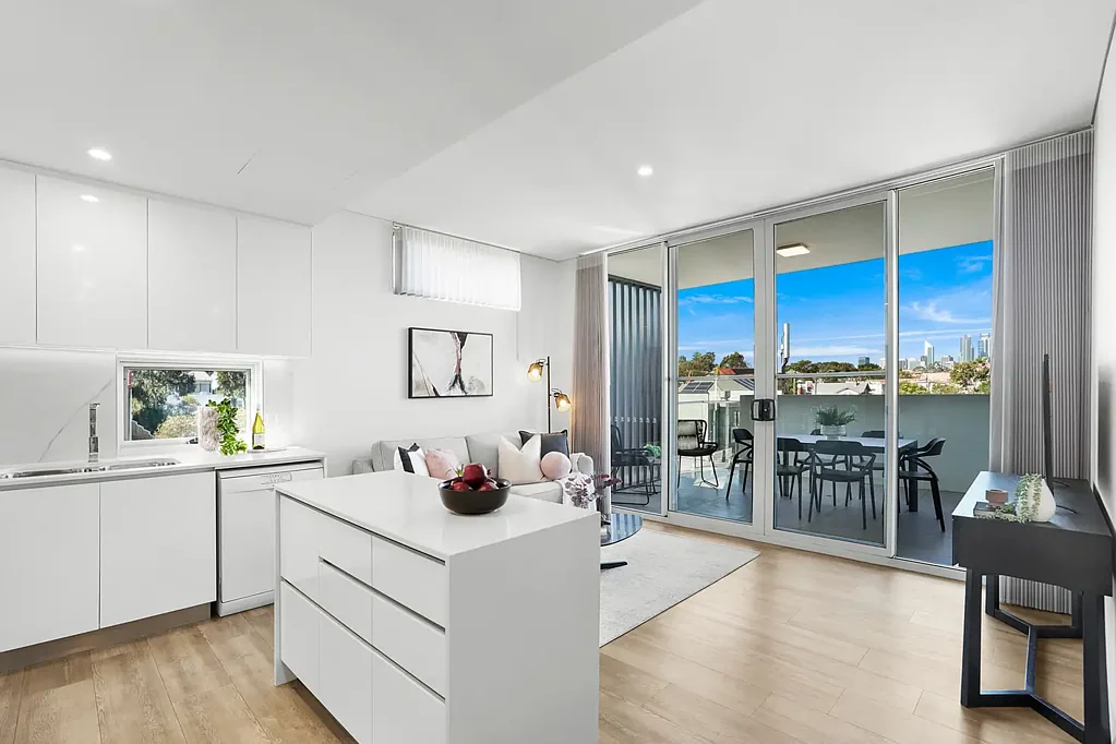 Bespoke, Modern Architecture & Vibrant Location