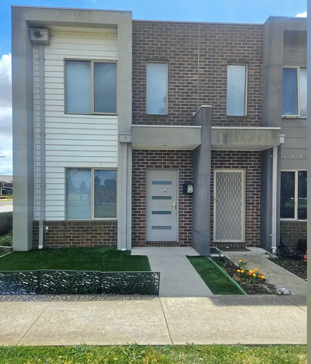 Charming 2 Bedroom Townhouse in a Prime Location