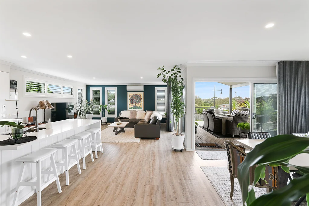 17 Dunes Road, Cowes, VIC 3922