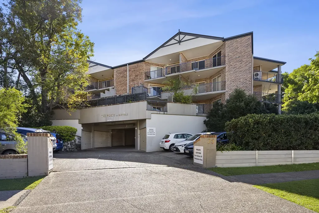 Toowong 2房  Spacious Toowong Apartment with Expansive Private Courtyard